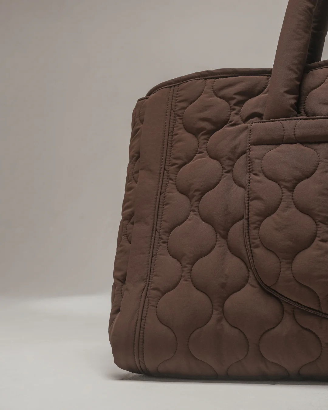 Chocolate | The Quilted Settle Mat Tote - Image 13